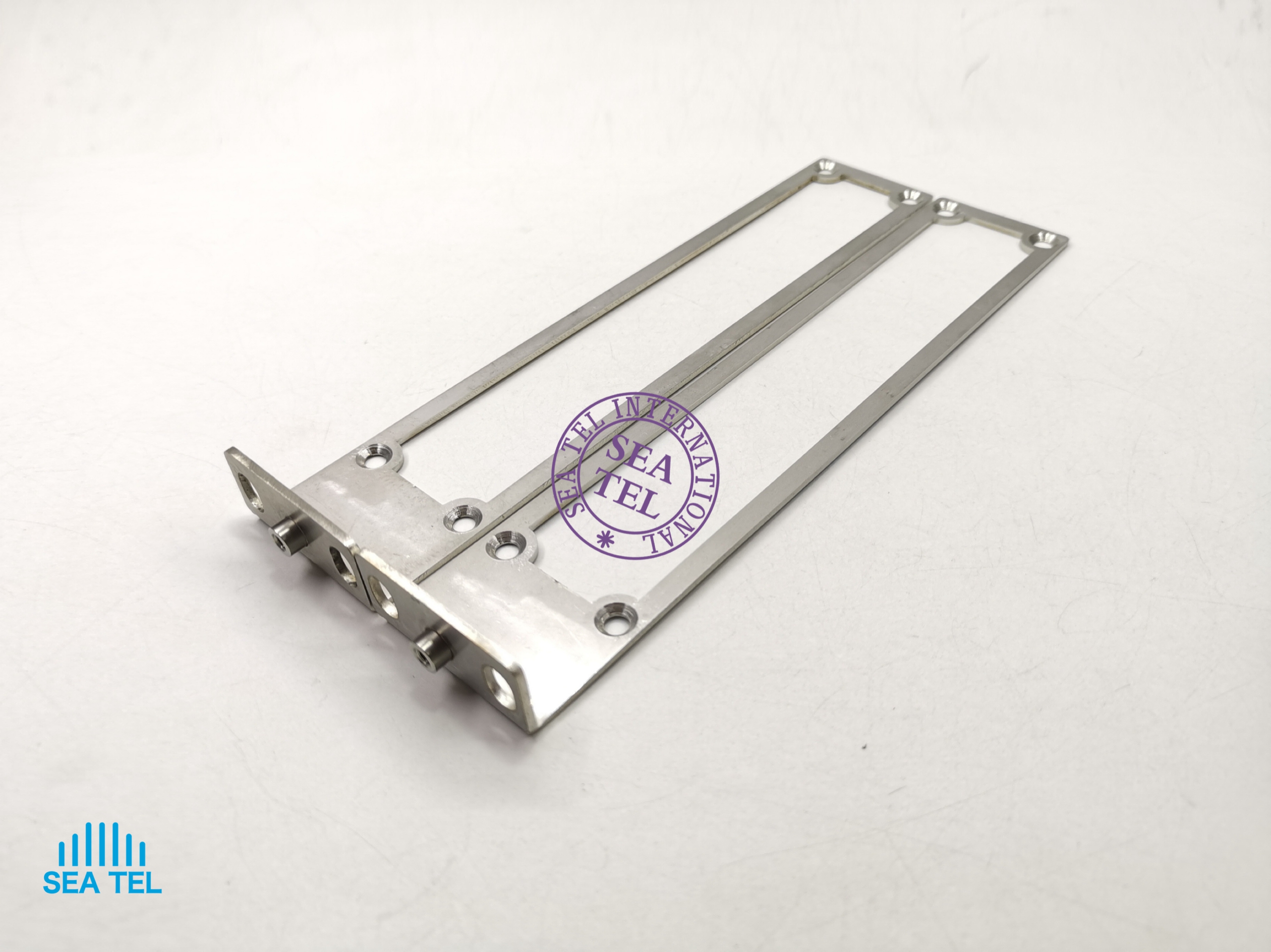 EX-RMK= 1U Long Rack Mount Kit for Juniper EX Series switches.